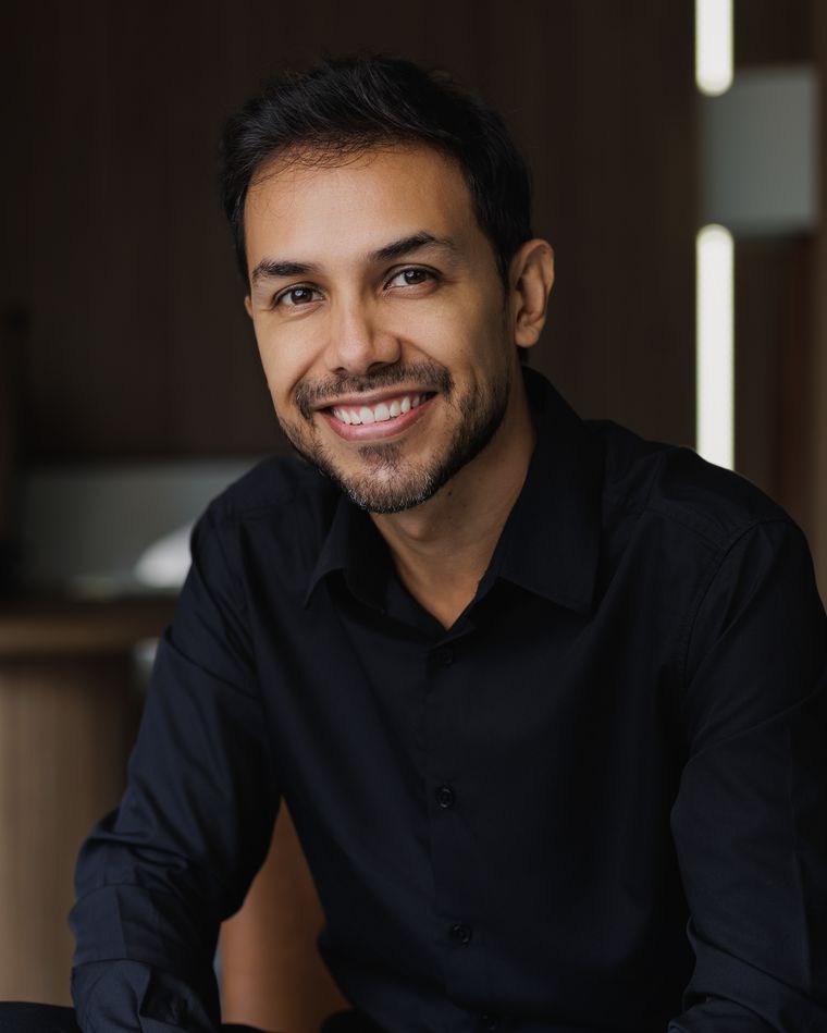 Dr. Jorge M. Márquez Oblitas, dentista de implantes dentários em São Paulo, na Aurielis Odontologia